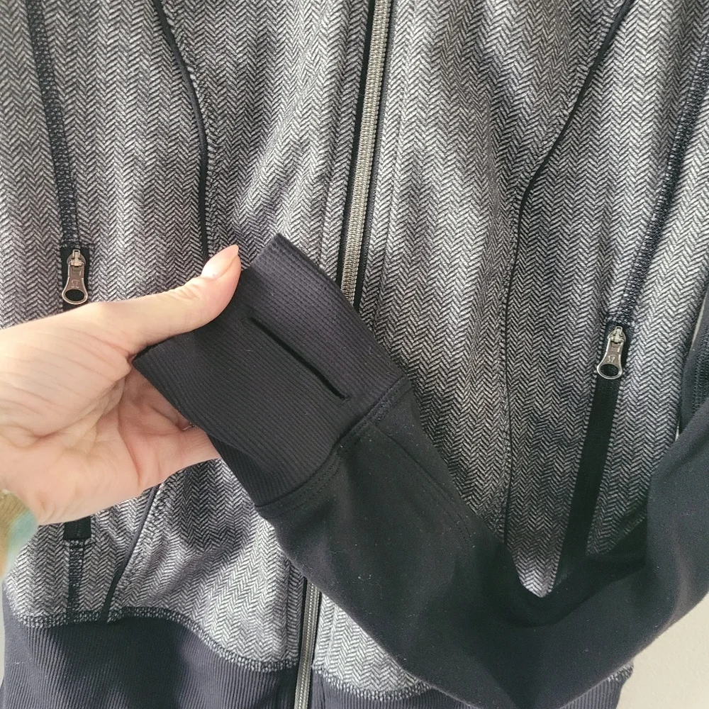 Lululemon Asana Full Zip Herringbone Black‎ and Gray Jacket Size 2